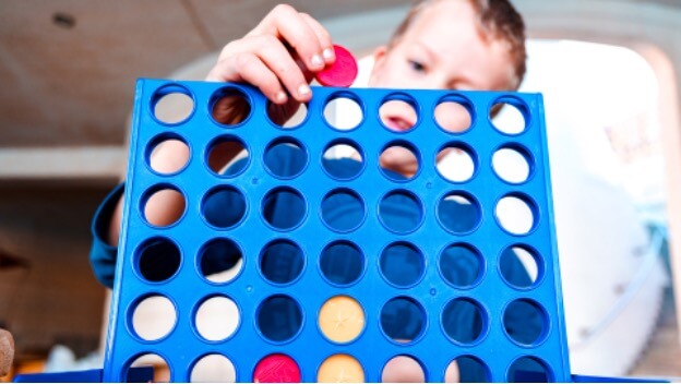 a kid playing connect 4